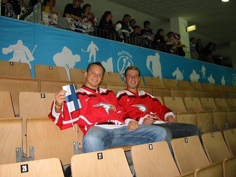 im Bild zwei sterreich-Fans (Hans  & Herbert)