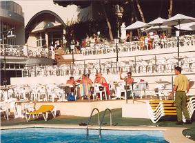 am Pool im Club Cala Barca auf Mallorca